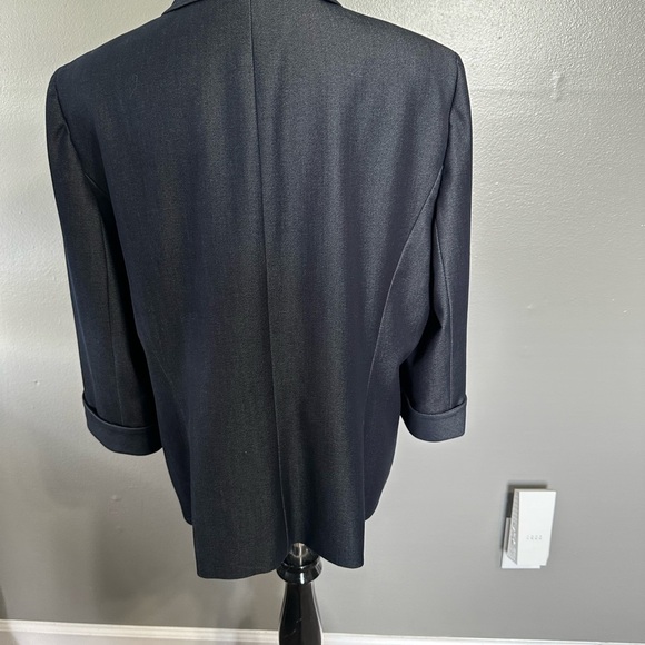 Tahari women’s 18 two-piece blazer and skirt set jacket, rolled cuffed sleeve - Picture 5 of 16